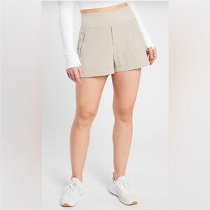 Athleta Trekkie North Shorts Plus Size Khaki / Ecru Size 26
